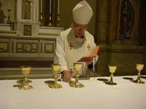 GT Walsh consecrating chalices May 14 2010.jpg